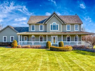 8306 Country Shire Ln, Spring Grove, IL 60081