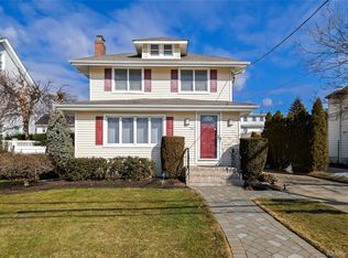 36 W Windsor Parkway, Oceanside, NY 11572