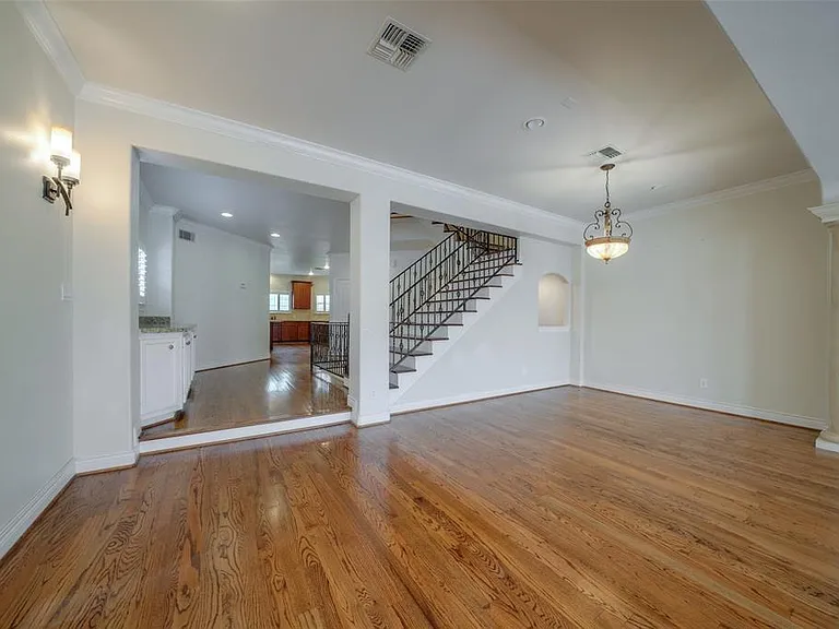 4218 Drake St #B — Photo 10