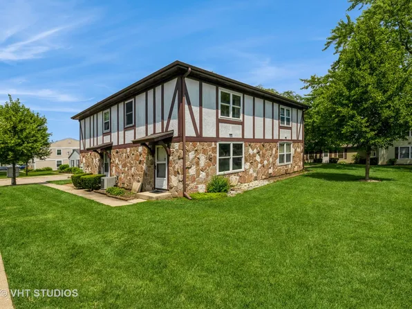 315 Meadow Ct, Vernon Hills, IL 60061