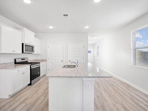 5th image of 2050 Grovefield Dr