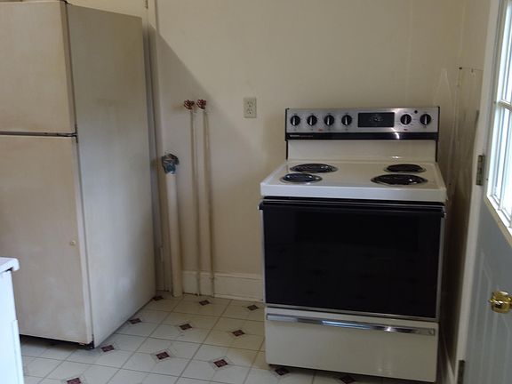 2nd image of 615 Fellows Ave
