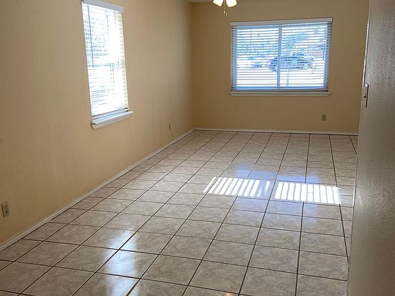 5th image of 971 Live Oak Cir #B
