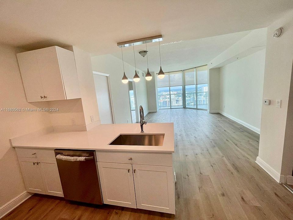 1st image of 1900 N Bayshore Dr APT 3416
