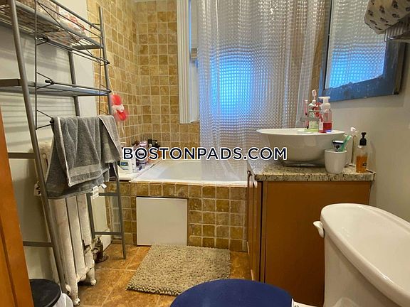 2nd image of 1109 Boylston St #L15