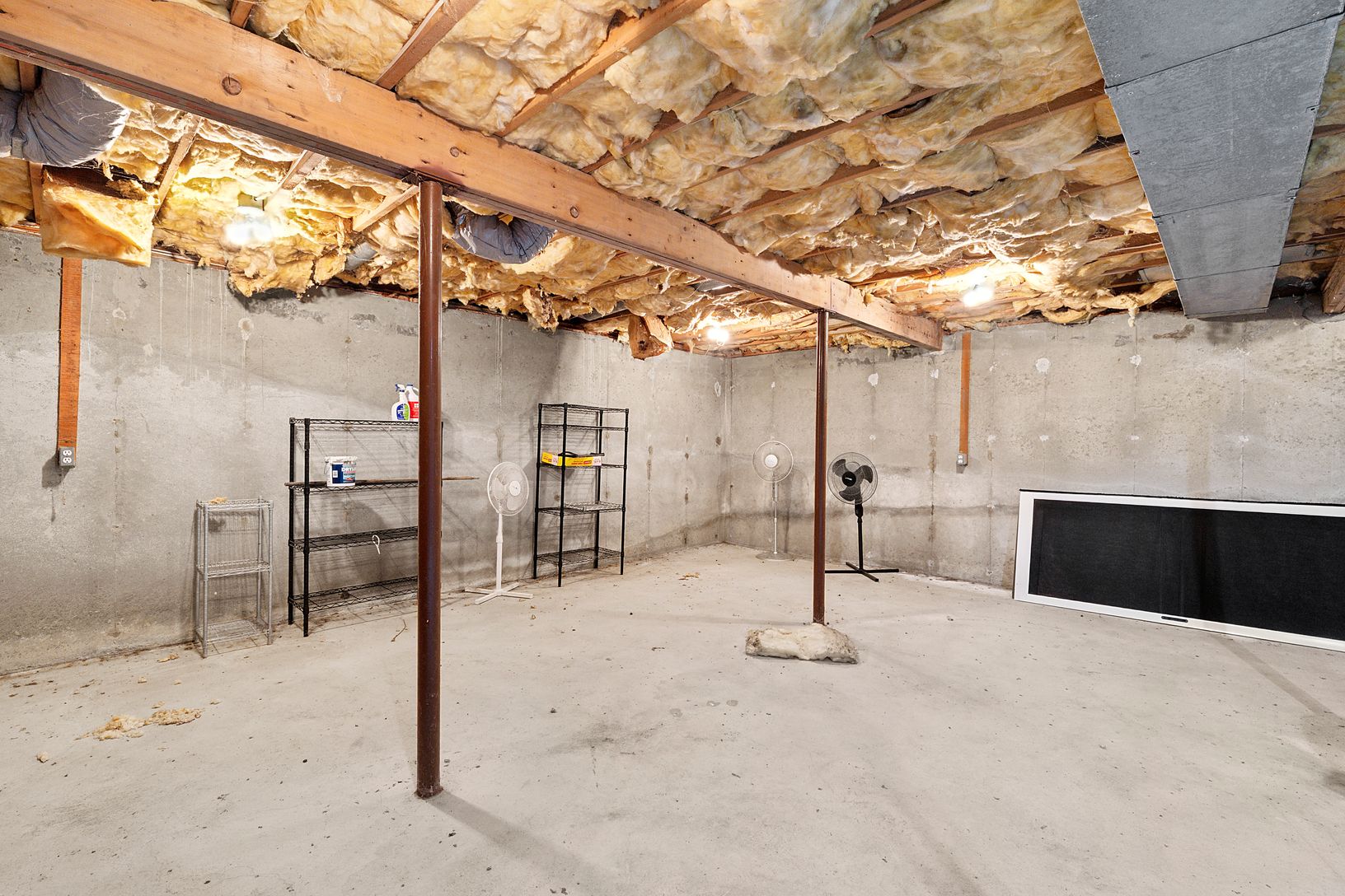 Full Unfinished Basement