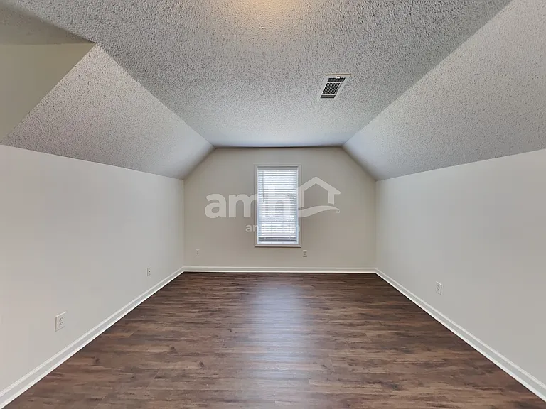 805 Lincoln Sq — Photo 20