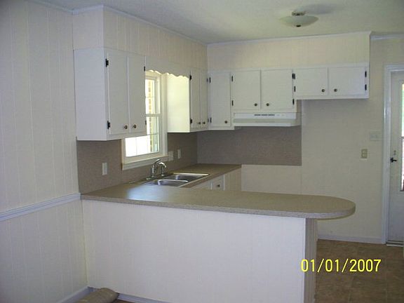 4th image of 407 Three Oaks Dr