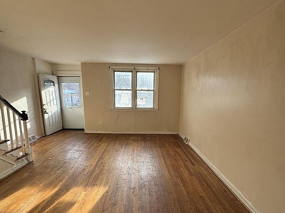 3rd image of 6048 Agusta St