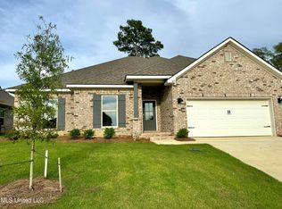 215 Serenity Lake Dr, Pearl, MS