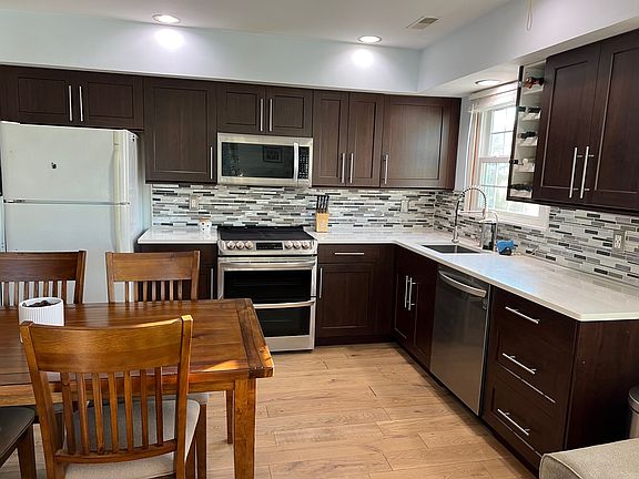 2nd image of 393 Boyden Ave APT 6