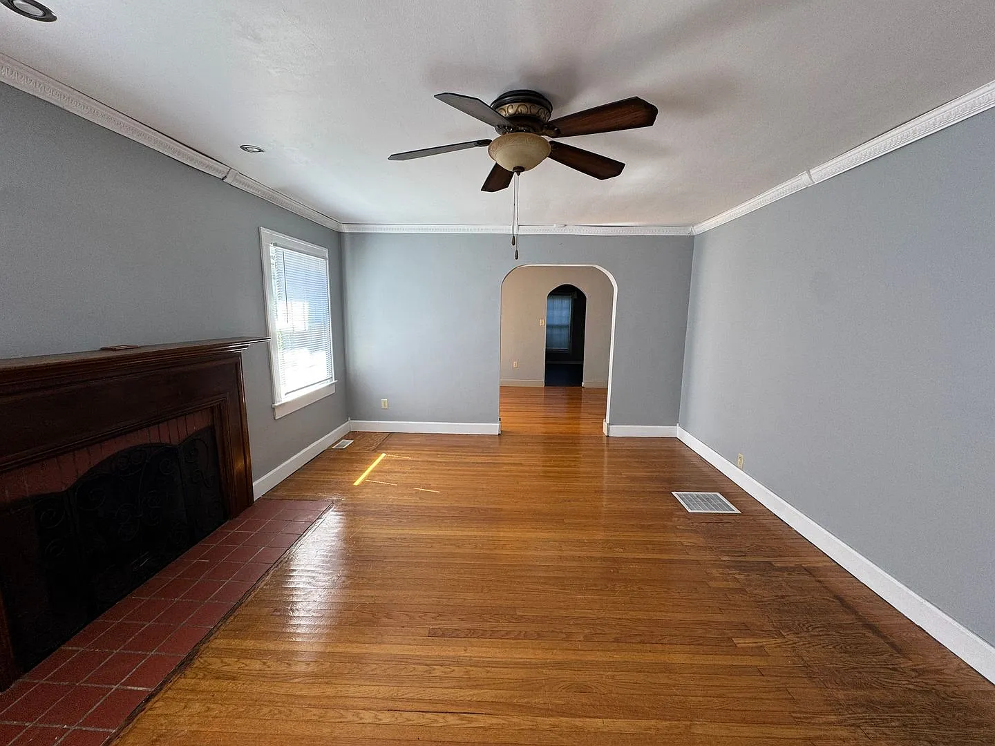 Tuxedo Park 2 Bed and 1 Bath — Photo 2