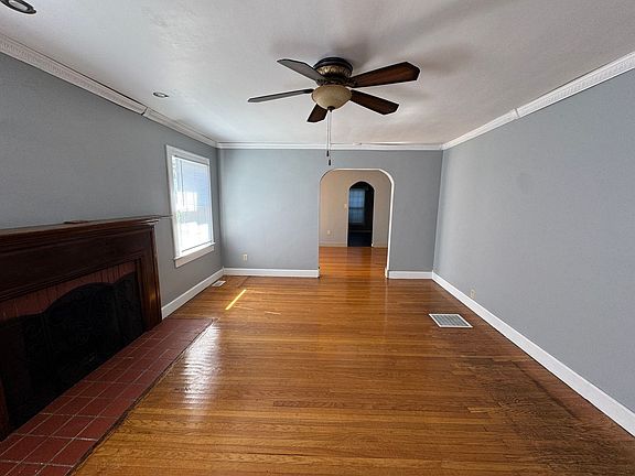 2nd image of 822 N Chester Ave