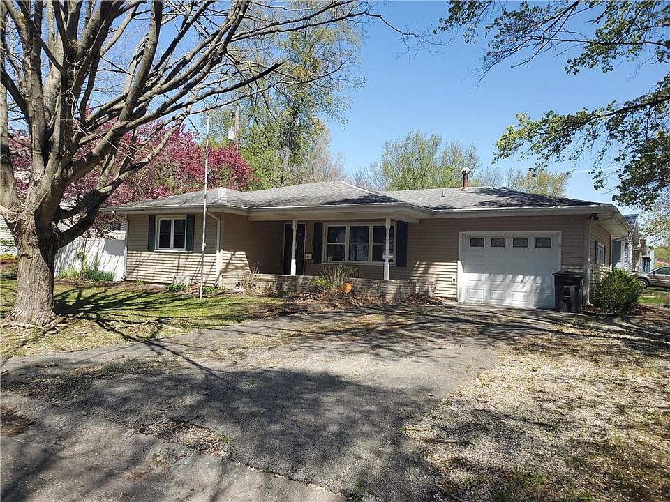 1st image of 421 Montclaire St