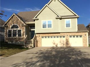 13317 Redwood Ln, Smithville, MO 64089