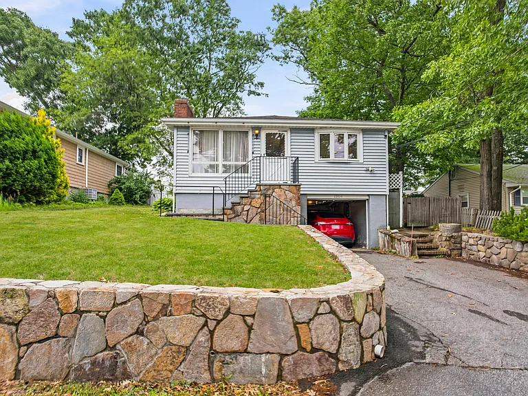 1364 Trapelo Rd — Photo 22