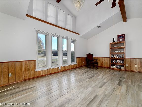 5th image of 1104 Bran Britt Ln