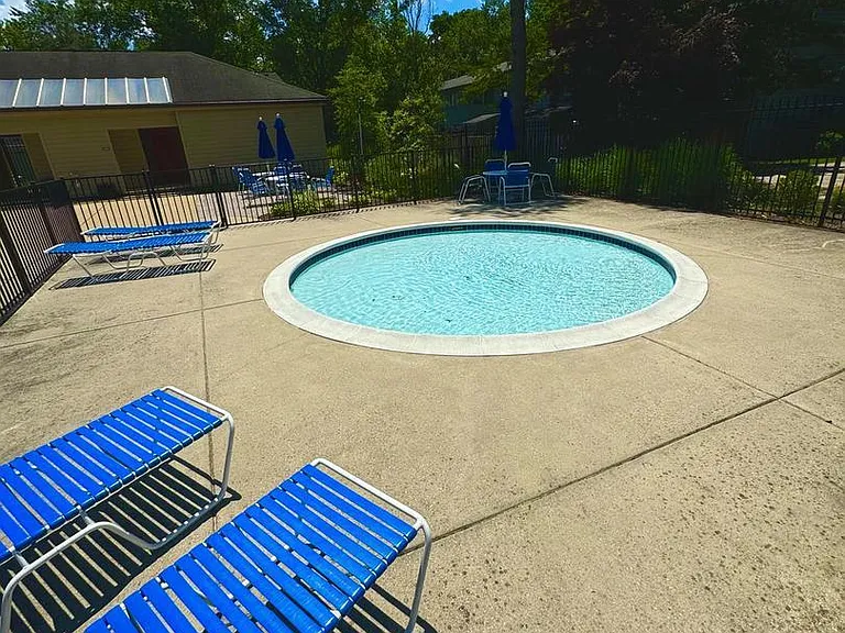 1052 Cedar Ridge Ct — Photo 36