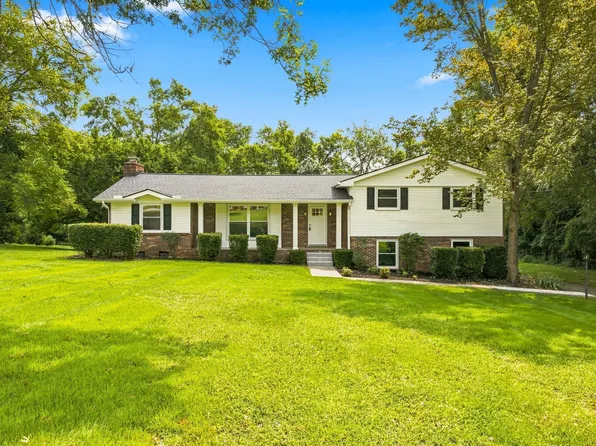 215 Tyne Bay Dr, Hendersonville, TN 37075