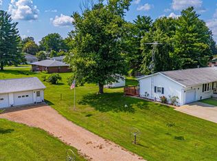 121 Elm St, Latham, IL 62543