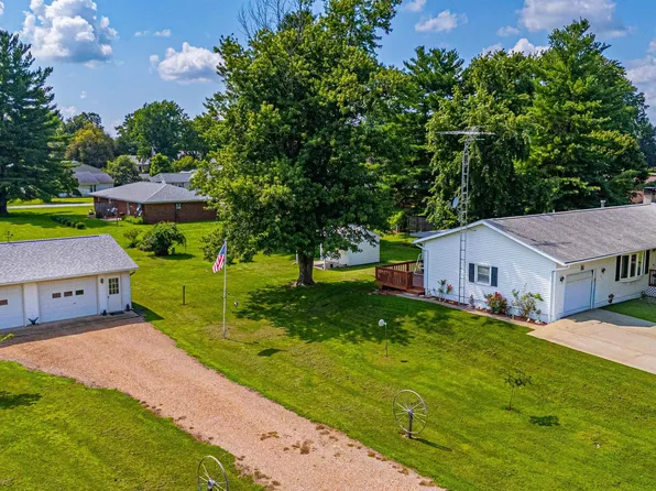 121 Elm St, Latham, IL 62543