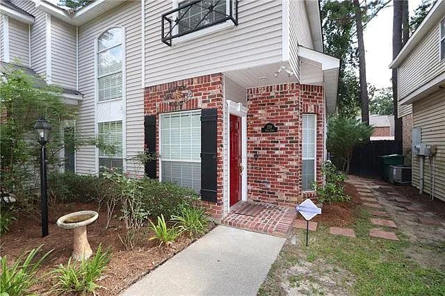3 bed, 2.0 bath, 1400 sqft, $1,850 — Photo 2