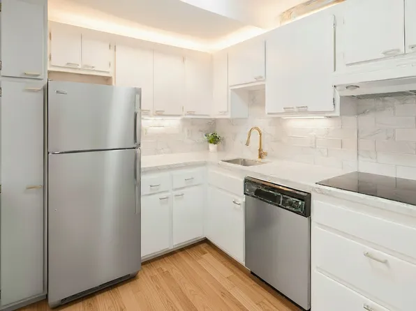 251 West 19th Street image 10 of 19