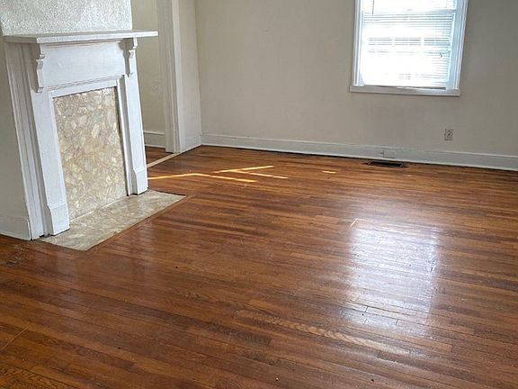 3rd image of 820 Washington St