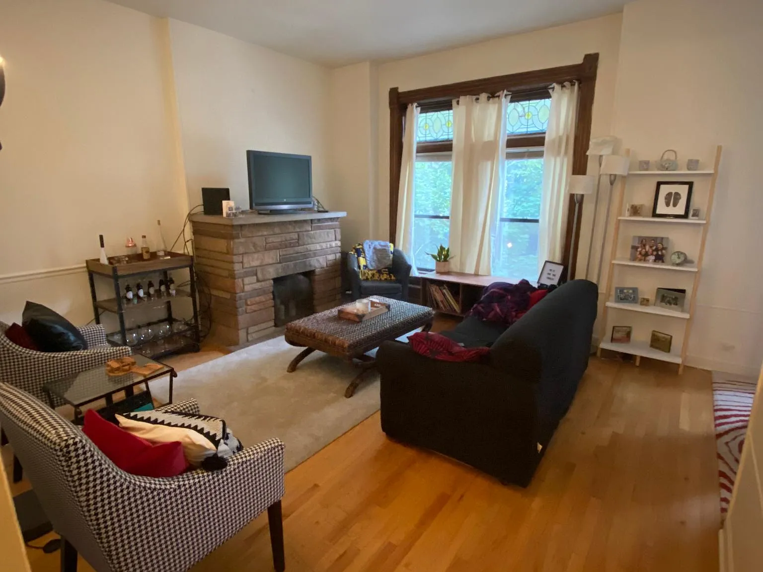 509 W Arlington Pl — Photo 2