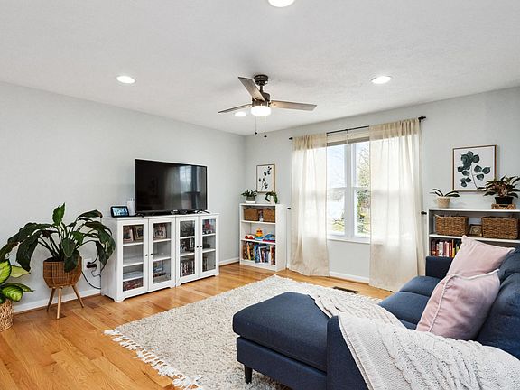 2nd image of 937 Marine Dr
