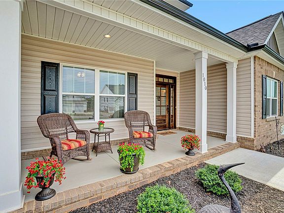 5th image of 1010 Waterside Dr