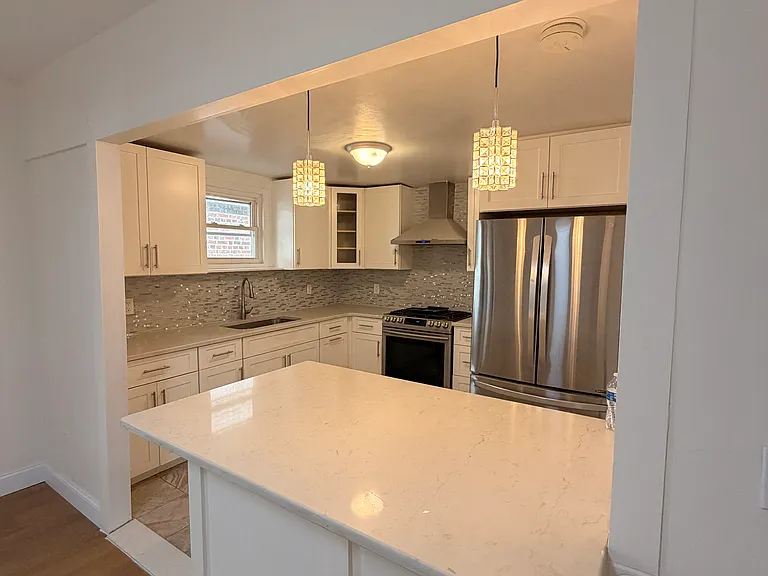2328 Esplanade #1R — Photo 4