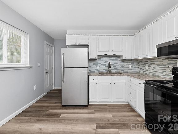 5th image of 1019 Lewiston Ave