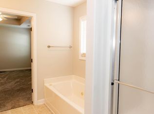 240 Sellhorn Blvd, New Bern, NC 28562