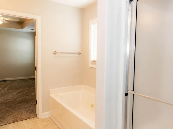 240 Sellhorn Blvd, New Bern, NC 28562