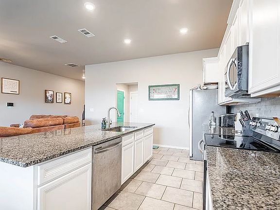 Beautiful open kitchen!