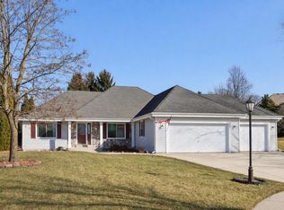 1905 Hunter Ct, Waukesha, WI 53189