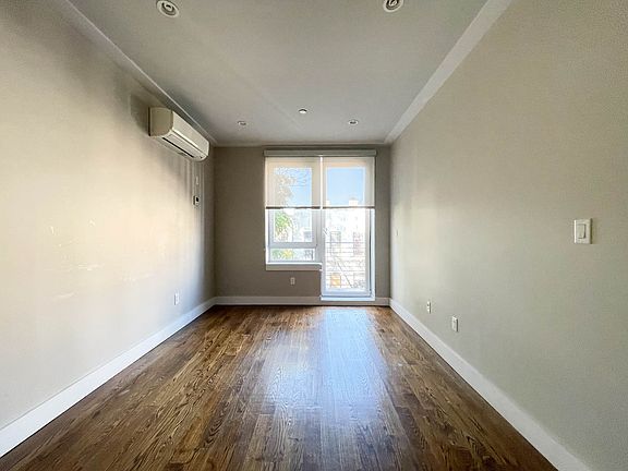 3rd image of 62 E 21st St #4
