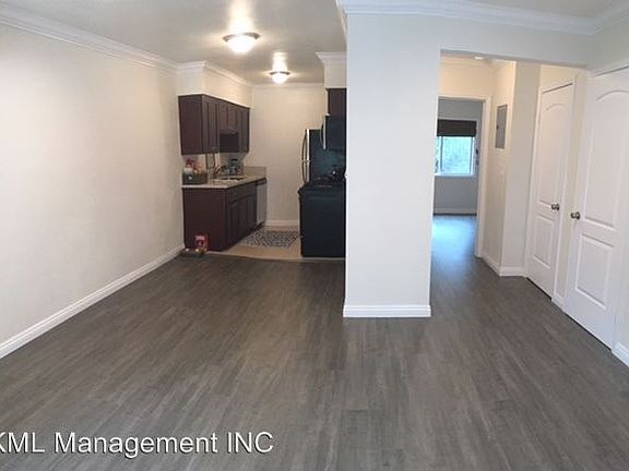 4th image of 296 N Oakland Ave APT 2