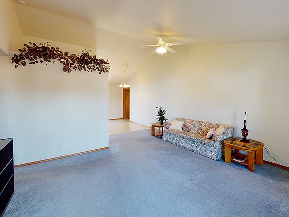 3rd image of 366 NE Kingwood Pl