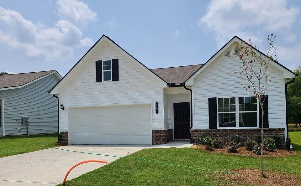 1st image of 207 Sycamore Dr