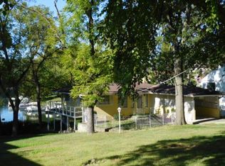 441 NW North Shore Dr, Lake Waukomis, MO 64151
