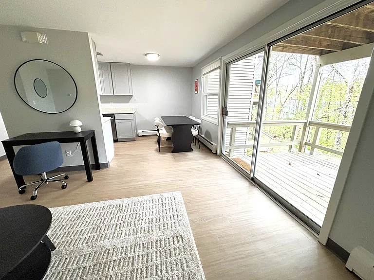 39 Therese Ave — Photo 8