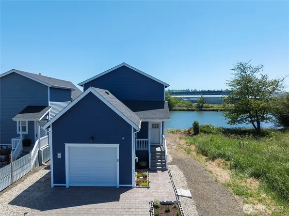 345 Island Lane, Raymond, WA 98577