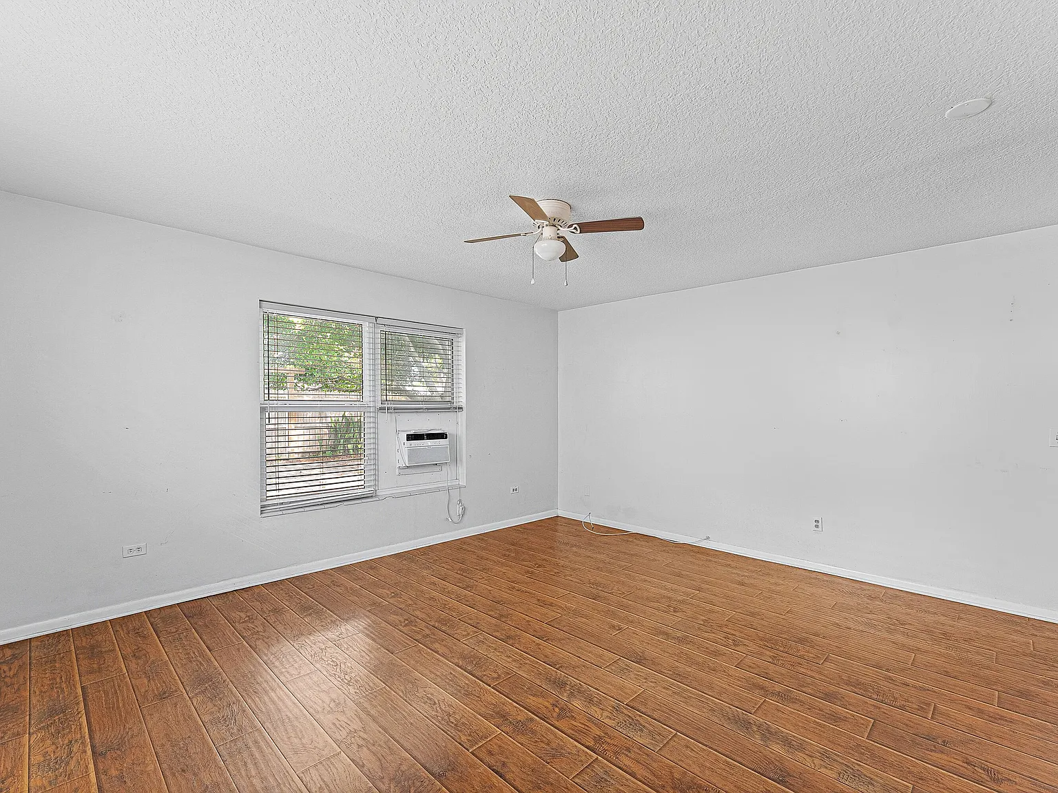1 bed, 1.0 bath, 745 sqft, $1,800 — Photo 4