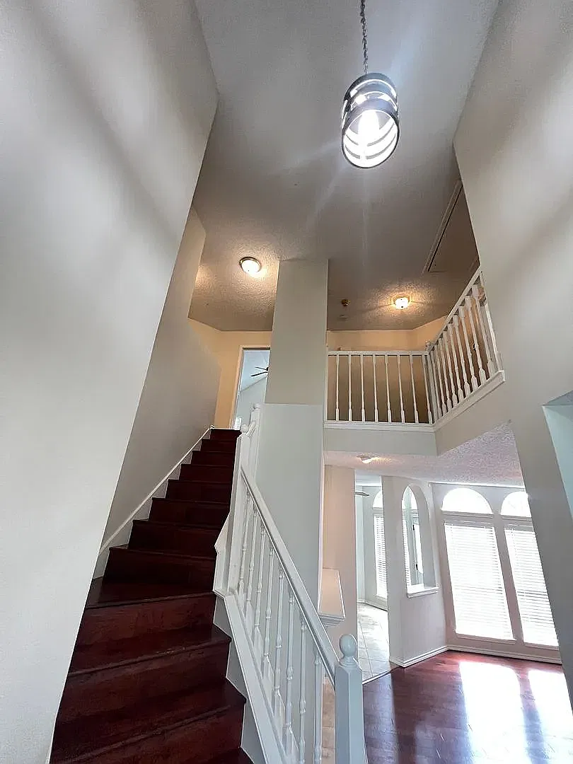 4 bed, 2668 sqft, $2,800 — Photo 3