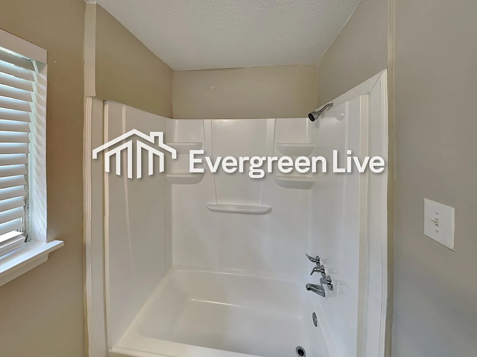 3 bed, 1.5 bath, 1202 sqft, $1,545 — Photo 4