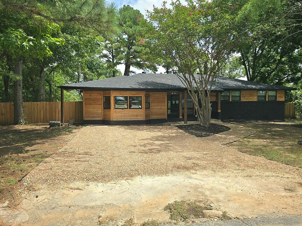 1st image of 404 W Hillcrest St