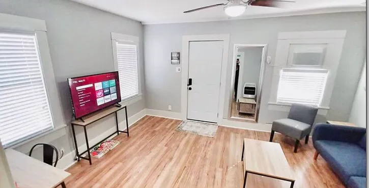 2 bed, 750 sqft, $1,350 — Photo 2