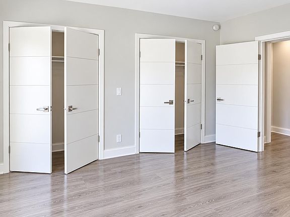 5th image of 455 Golden Isles Dr APT 209